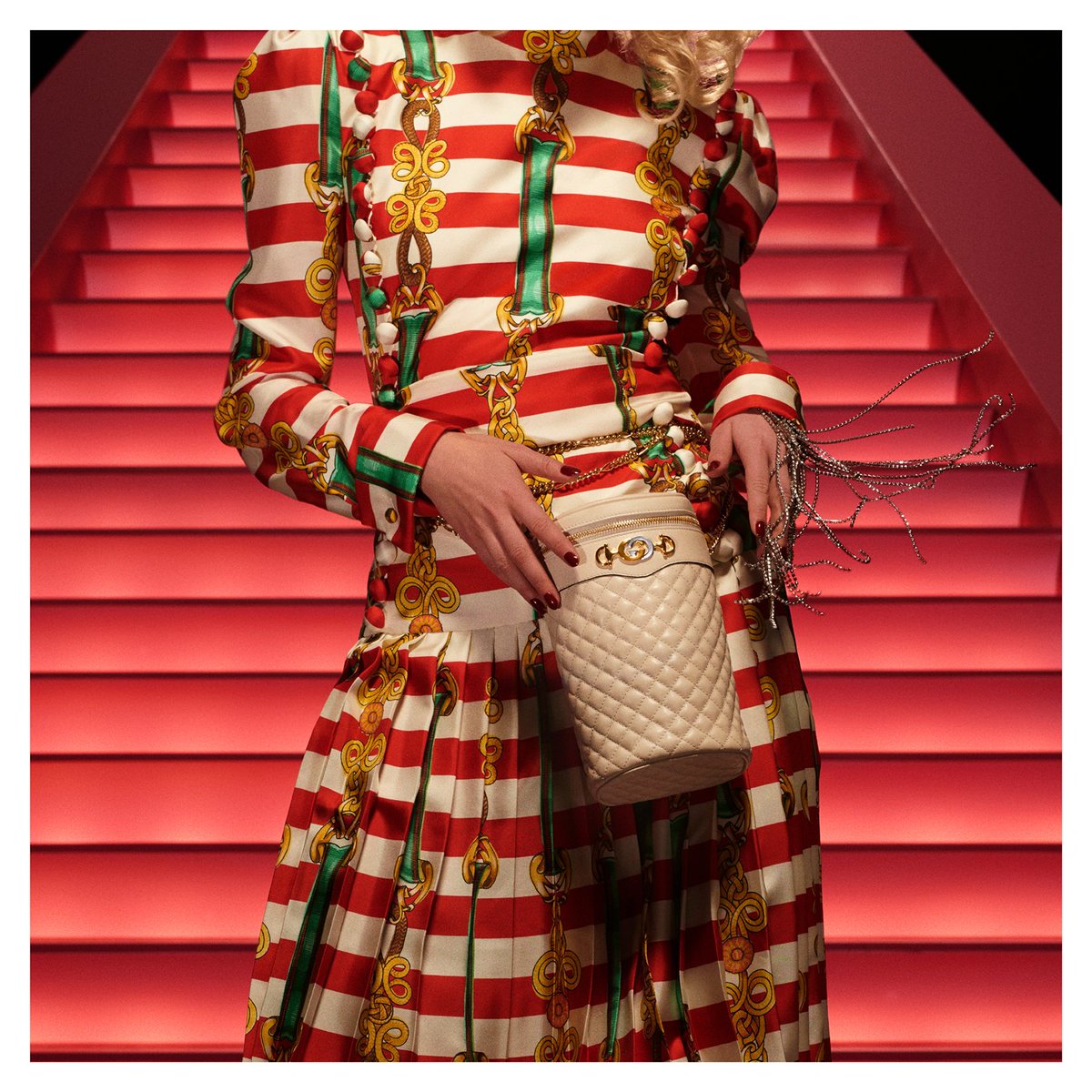 gucci's tweet image. A new shape for #GucciSS19 featuring an elongated design, the quilted leather pouch is completed with a detachable chain strap, allowing the style to be worn as belt bag, a shoulder bag or used as a pouch. Discover more on.gucci.com/2019_. #AlessandroMichele