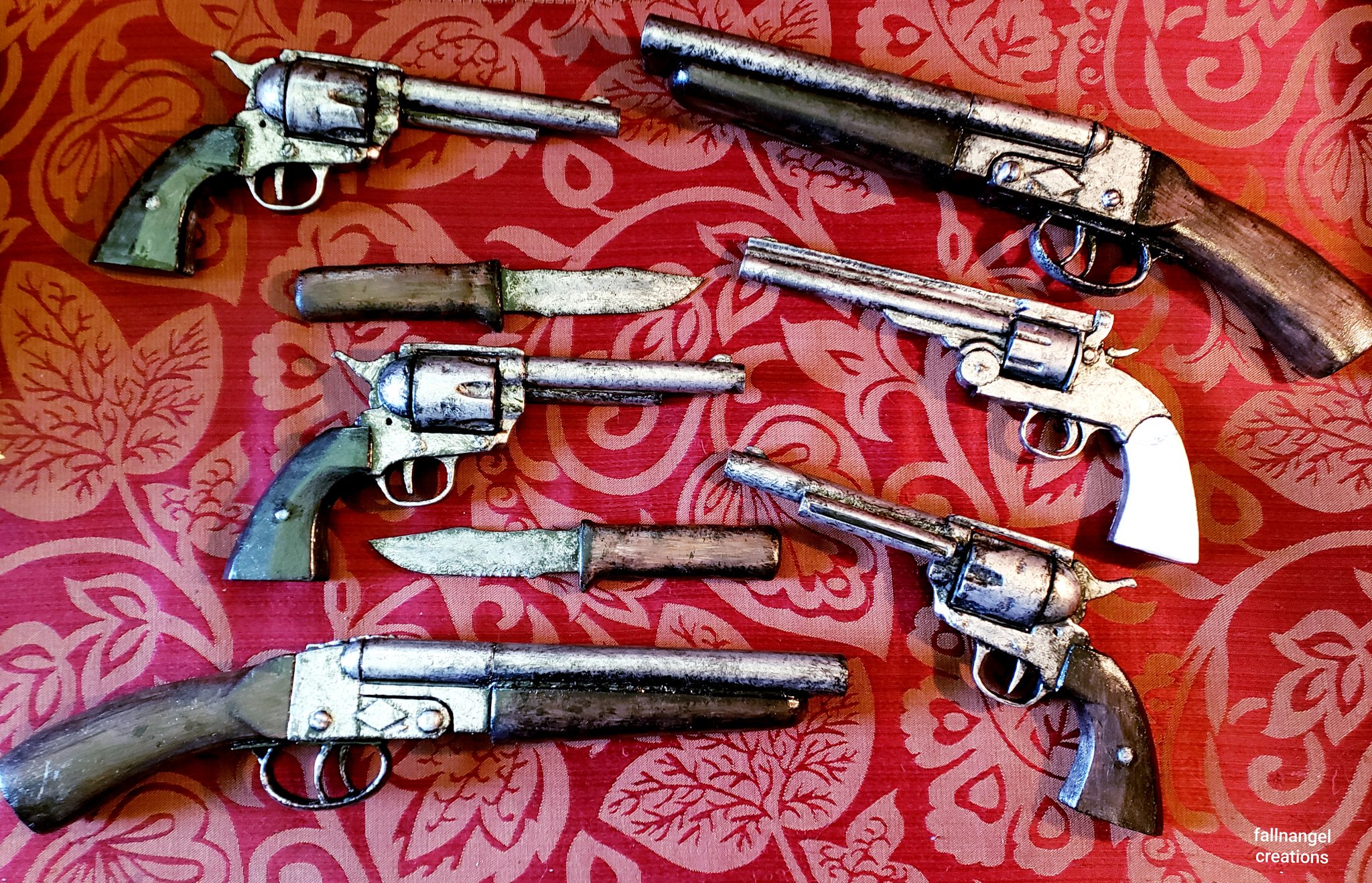 Kontinent kim uendelig Falln on Twitter: "The finished prop #guns I've been working on for our  #RedDeadRedemption2 #Cosplays that were debuted at #FanXSpring19 Shown are  2 Sawed Off Shotguns, 3 Cattleman Revolvers,1 Schofield Revolver, &amp;