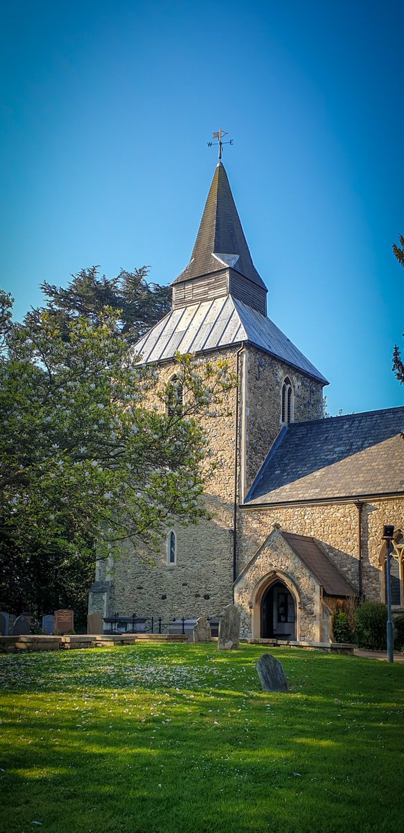UpminsterParish's tweet photo. #EasterDay at St Laurence. https://t.co/OnybYT4jiz