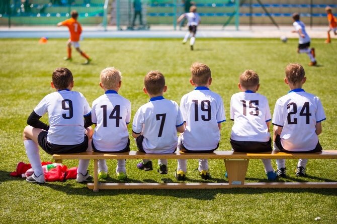 HILO (1)
Hoy habrán 11 titulares y habrán suplentes, no jugar no significa que no cuentes para el capitán, este busca lo mejor para el equipo para este partido, los jugadores que para hoy haya visto mejor, si no estas entre los elegidos, no desesperes, no seas negativo,