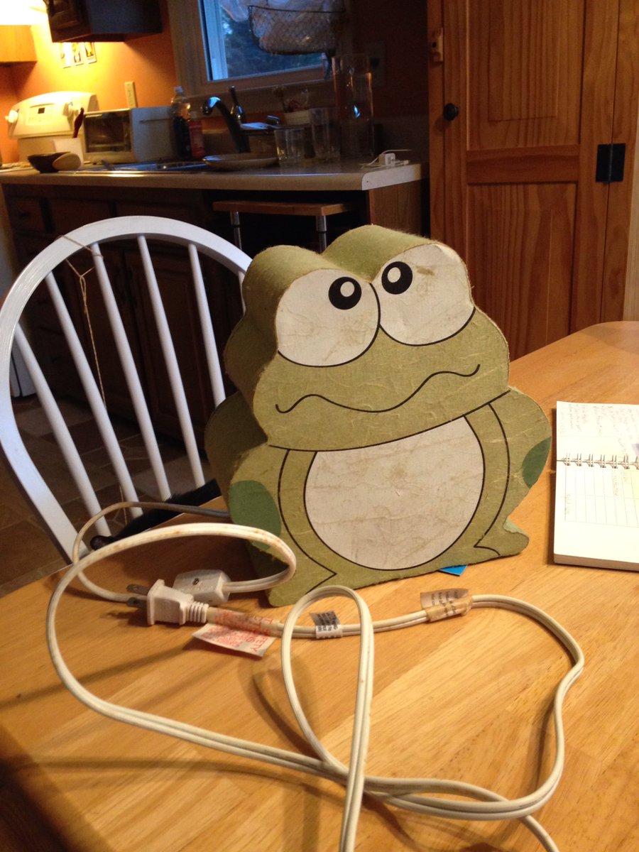ephemerily's tweet image. This week on #getridofonething it’s the frog nightlight! I love it but it’s collecting dust. There’s a better home for it somewhere out there. #clearclutter