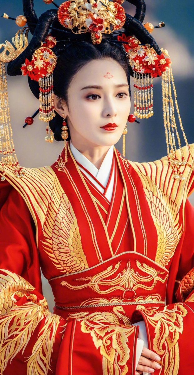 dramapotatoes's tweet photo. Ladies in red - some recent historical ladies in wedding garb 💃🏻

#ZhaoLiying in #TheStoryofMingLan
#JuJingyi in #TheLegendofWhiteSnake (2019)
#BaiLu in #TheLegends
#PengXiaoran in #GoodbyeMyPrincess https://t.co/DHtJawVjc2