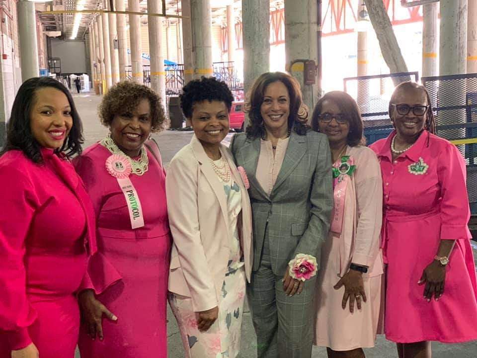 AKA_XTO1982's tweet photo. XTO members had the opportunity to meet our sister and THE U.S Senator @KamalaHarris before she spoke to South Central at our Public Luncheon this weekend. #AKAPrideXTO #SensationalSouthCentral #SCRC2019 #AKA1908 https://t.co/xeLsO76t4T