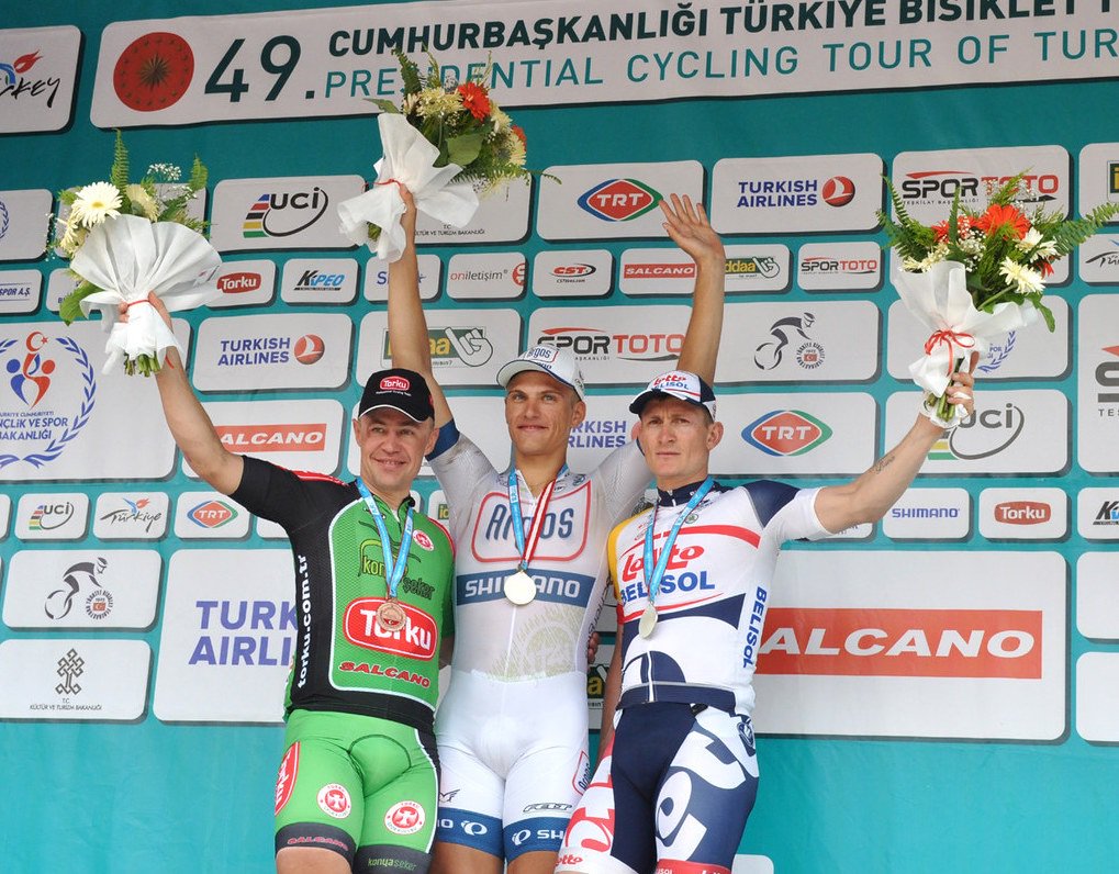 CyclistTR's tweet photo. Torku Şekerspor adına yarıştığı dönemde TUR 2013'ün açılış etabını üçüncülükle bitirerek Marcel Kittel ve Andre Greipel ile aynı kürsüyü paylaşan Yuriy Metlushenko, Cyclist Türkiye'nin sorularını yanıtladı.

https://t.co/KifdWsURWl https://t.co/c9k2bJx8XS