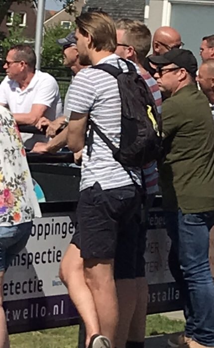 Daar staat ‘ie. <a href="/EelcoSegers/">Eelco Segers</a>. Wel met een lege rugzak. De drie punten blijven aan <a href="/DeLaene/">Voorwaarts voetbal</a>. We winnen de kraker tegen <a href="/Het2evanHeino/">Heino 2</a>  volkomen terecht met 3-2.