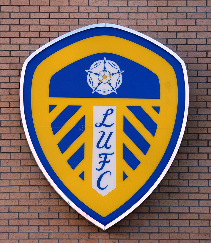 bet365's tweet photo. Who would you rather see back in the Premier League?  

RT - Leeds
❤️ - Sheff Utd https://t.co/v8b53BZj0B