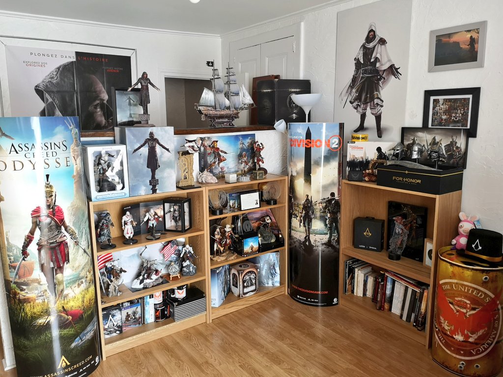 ClaudioACSy's tweet photo. This is it ! Thanks to the renewal works we've done these last months, I've gained more space to expose my #AssassinsCreed collection 😍😍😍
These Billy shelves are perfect !
Before (first pic) and after 😍😍😍
Eternally grateful to my beloved wife for her love ❤️ and support 🙏 https://t.co/Syp93SObD4