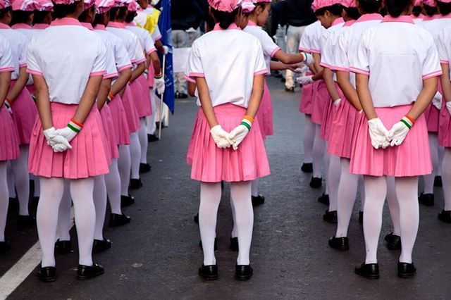 edkashi's tweet photo. Young performers rehearse for the Republic Day parade in India, near the Victoria Memorial in Kolkata, India on Jan. 24, 2015. @viiphoto @roobaroowalks ⠀
⠀
#viiphoto #documentary #photojournalism #documentaryphotography #reportage #reportagespotlight… https://t.co/2JZJqXvznk https://t.co/FHWbwuyhYd