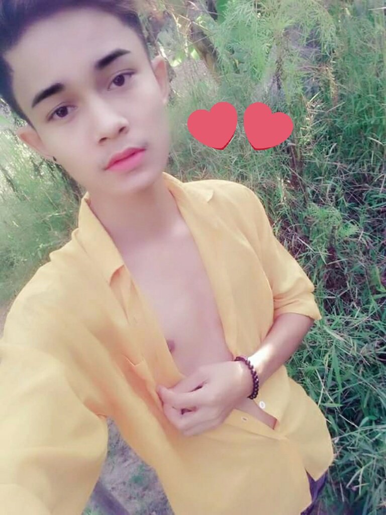 nay_swar's tweet photo. #အေကာင့္ထဲက_ကြီးတို႔ေညးတို႔_ေဆးလိပ္ေသာက္မဲ့အစား ကို႔ႏႉတ္ခမ္းကိုနမ္းပါလား စြဲလမ္းတတ္တာခ်င္းအတူတူ ကို႔ႏႉတ္ခမ္းကအနၱရာယ္ပိုကင္းတာေပါ့ 😘😘😗😙😙 https://t.co/mJKiaBEMBh
