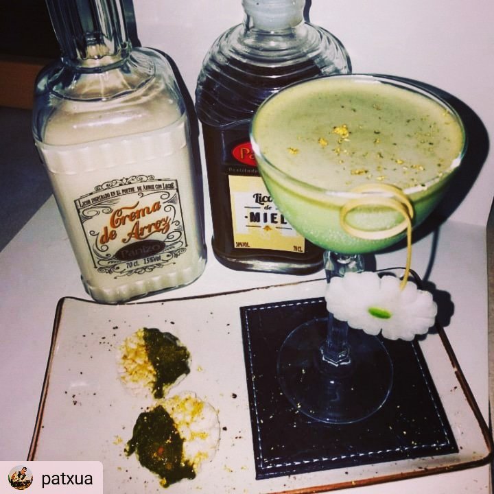 OrujosPanizo's tweet photo. Comenzamos la semana con un #cóctel rico rico. Gracias por la propuesta @patxua #Repost
Green day, mi propuesta para #concursopanizo #cocktail #nodejesdeagitar #cocktailporn #cócteles #mixology #CremadeArroz #Panizo #LicordeMiel https://t.co/bd9vj7REkV