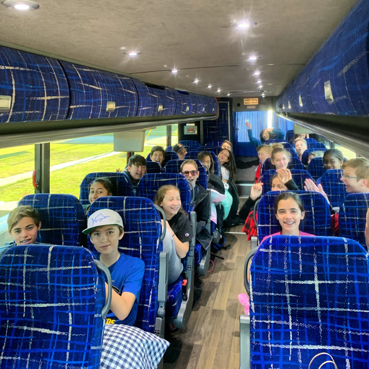 CSFmarine's tweet image. Key Largo bound to Marine Lab with 7th grade! #csfmarinestudies #marinelabkeylargo #outdoorclassroom #snorkeling #exploretheocean #fishid #bluemind #outdooreducation #gocsf