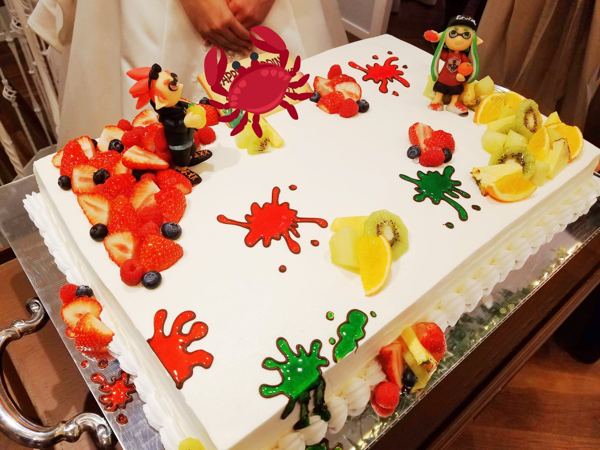赤木 Na Twitteru スプラトゥーンのウェディングケーキ 果物でナワバリバトルをしているイメージです マジパンの出来が服のロゴまで細かく再現してあって感動した Splatoon2