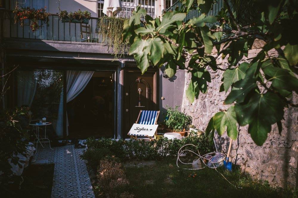 bahar kendini gösterdikçe, havalar güzelleştikçe sizin de aklınıza bahçeye taşan sofar'lar geliyor mu? havalar iyice ısınsa da bahçelerde, teraslarda buluşsak yine. ☀️