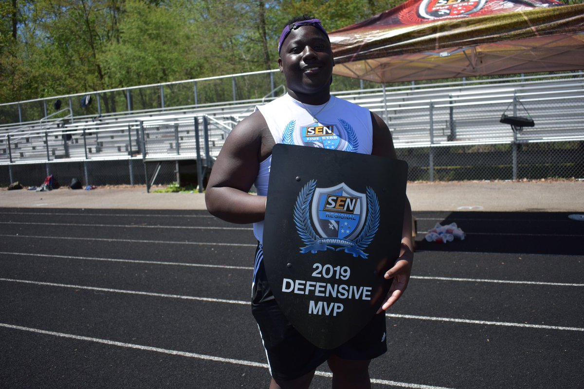 Congrats to 2020 DL @TLeavy56 for going home with The Showdown 2019 Defensive MVP award! :
#TheShowdown #SEN #TheShowdownRegional