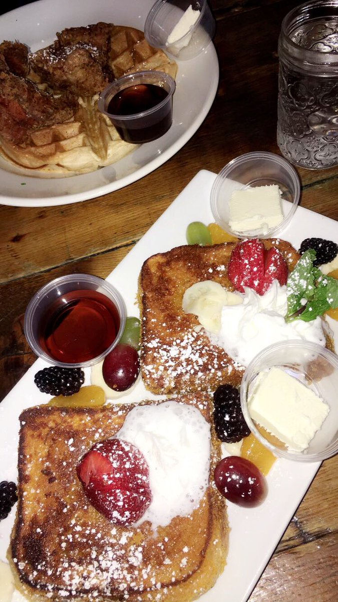 HappyHarlem's tweet photo. Up-Uptown! On Broadway! Great Brunch menu! @HarlemPublic Great food, Great time! https://t.co/XTnGtVDrbj