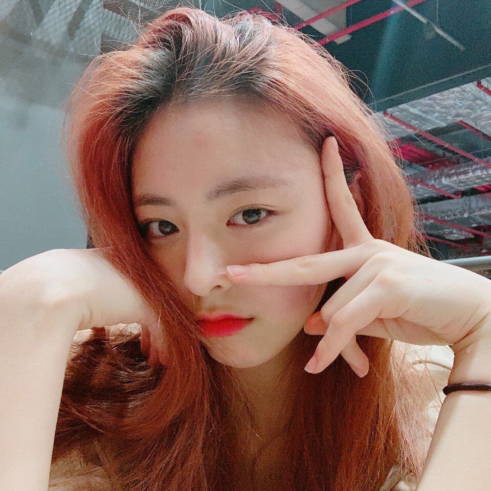 pnkv_'s tweet photo. ผมยาวแล้วโคนผมดำเลยลูกกก https://t.co/XkcaoHoGbl