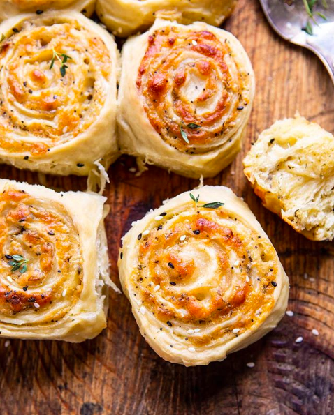 the_feedfeed's tweet photo. Perfection is @HBHarvest's Everything Cheddar Swirl Buns. Cheesy, herby, and soft as a cloud.
Get the recipe: https://t.co/CdKQ5Av7H6
#feedfeed #cheesybuns #buns #cheddar #everythingspice #brunch #freshlybaked #homemade #rolls #cheese https://t.co/qPA3aLSa8k