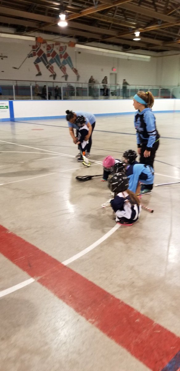 LacrosseOshawa's tweet photo. #OBKShoutout to the #OBKBantam teams 1 and 2 👏 These Bantam players have been doing their part to #GrowtheGame by teaching skills every Tuesday to the #OBKPeanuts 🥜 #SoftLax program!! 💙🥍🥜👏 https://t.co/oppAEP24Nn