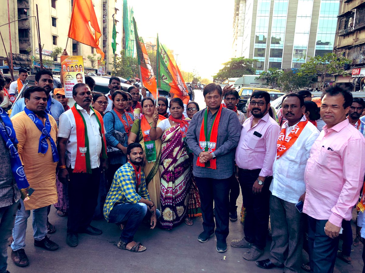 sandeeppatel58's tweet photo. ##भाजपा_शिवसेना_महायुती_उमेदवार_ Shri @GajananKirtikar यांचा प्रचार करताना
सोबत
भाजपा - शिवसेना
पदाधिकारी व कार्यकर्ते
@bjp @ShivSena
#PhirEkBaarModiSarkaar
#NamoAgain2019 #NamoForNewIndia
@AUThackeray
@AmolGKirtikar #EveryVoterForModi
#IndiaWantsModiAgain
#BharatBoleNaMoNamo https://t.co/YK7SRaezrx