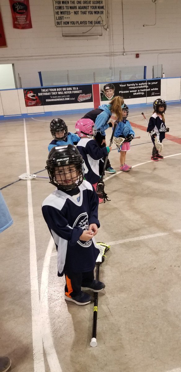 LacrosseOshawa's tweet photo. #OBKShoutout to the #OBKBantam teams 1 and 2 👏 These Bantam players have been doing their part to #GrowtheGame by teaching skills every Tuesday to the #OBKPeanuts 🥜 #SoftLax program!! 💙🥍🥜👏 https://t.co/oppAEP24Nn