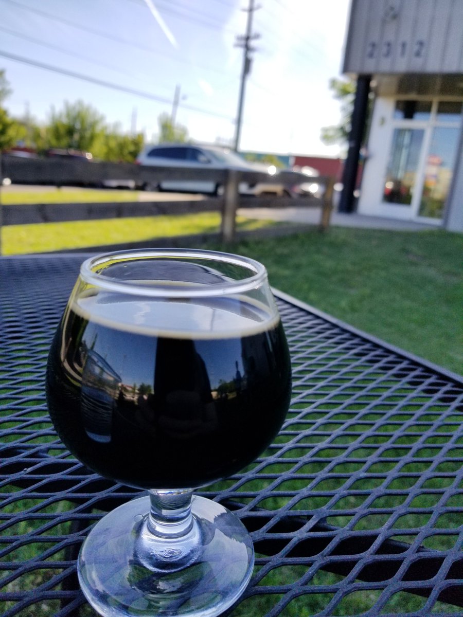 nash_brew's tweet photo. As we get closer to #NashBrew2019, with our focus on local Nashville breweries, we want to highlight some of the brews that make our city special. Here we have Pie Town Porter from @TNBrewWorks and Black Belle Imperial Stout from @BlackstoneBrew https://t.co/kytm0d5X4Z