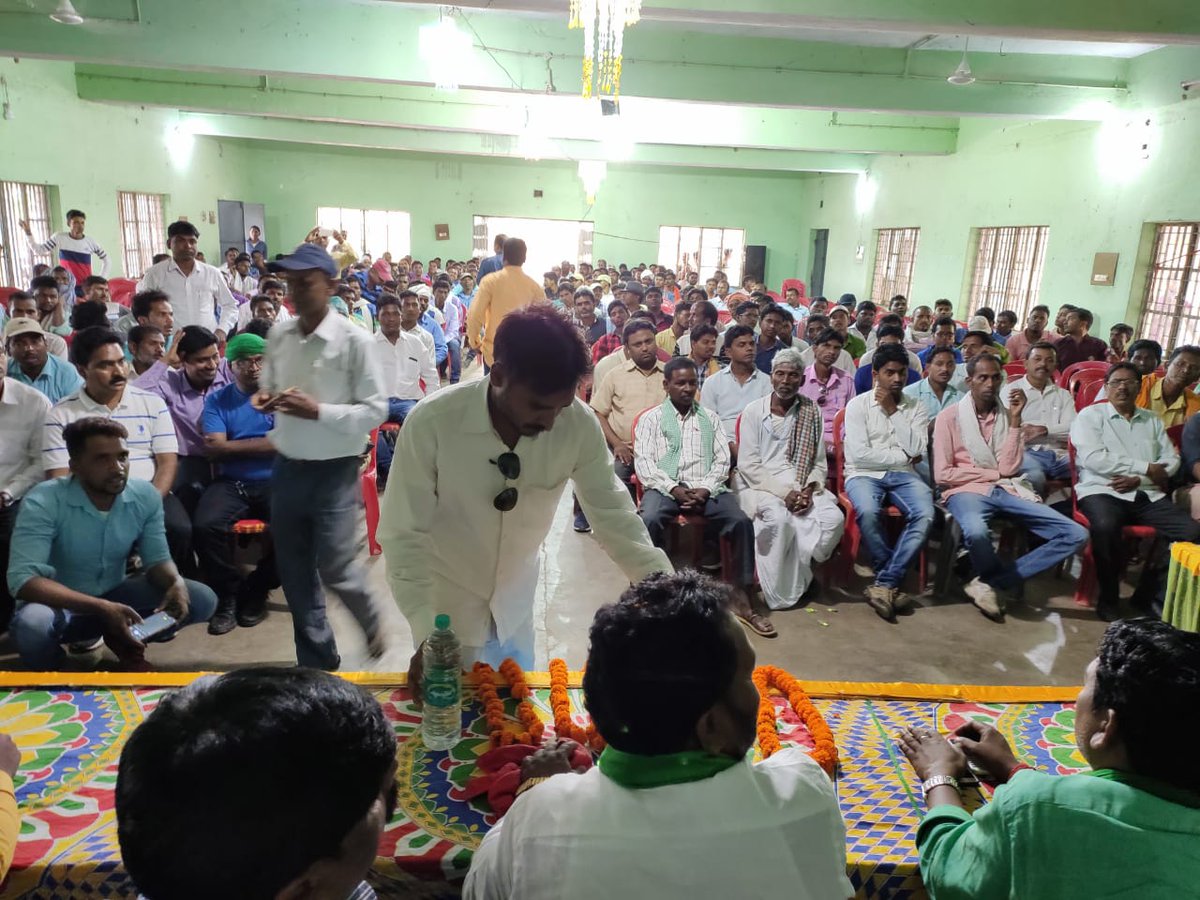 tigerjagarnath's tweet photo. आज दिनांक 22/04/2019 को ग्राम+पंचायत ललपनिया में एक दिवशीय गोमिया प्रखंड स्तरीय बूथ स्तरीय कार्यकर्ता प्रशिक्षण सम्मेलन में मुख्य रूप से गिरीडीह लोकसभा JMM प्रत्याशी @Jagarnathji_mla एवं पूर्व विधायक श्री योगेंद्र प्रसाद जी शामिल हुए।
@JmmJharkhand https://t.co/ClLTtIacgu