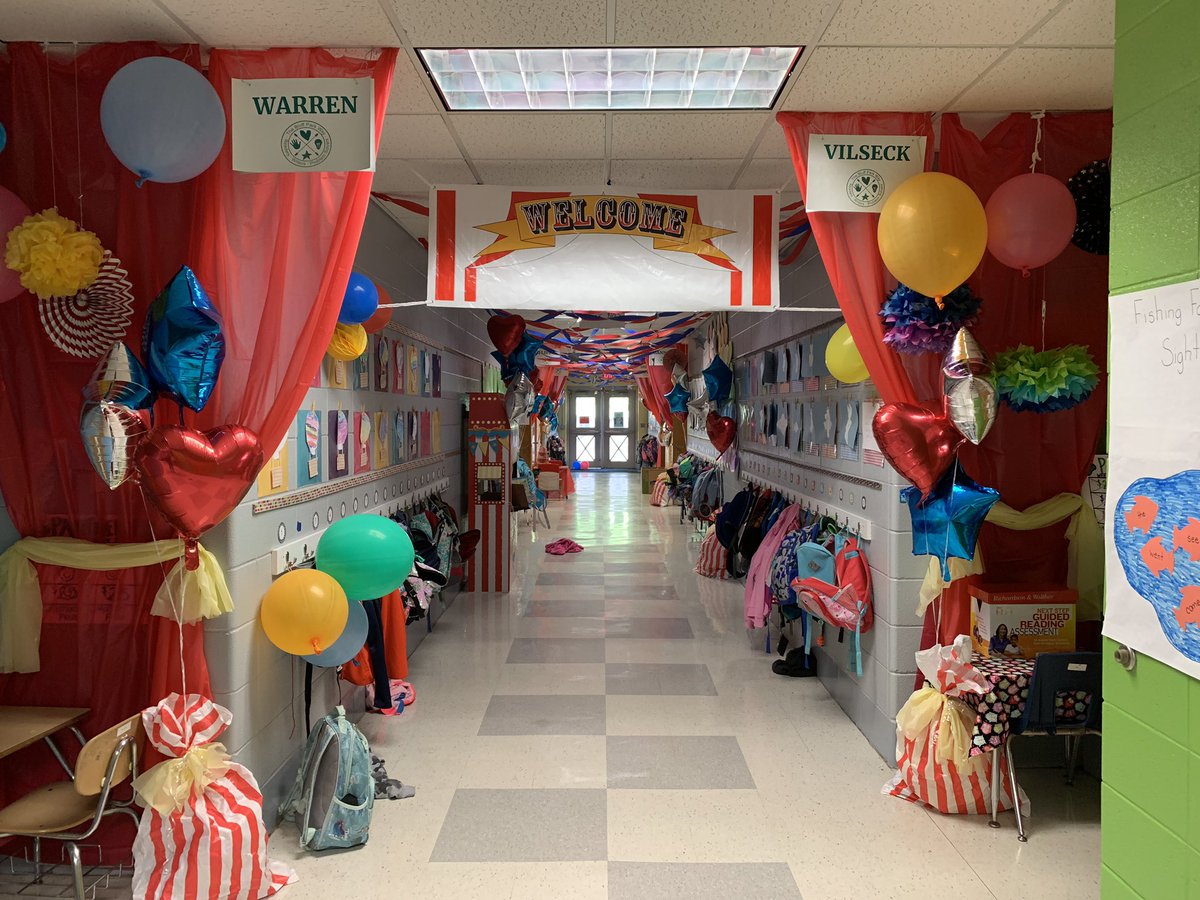 K_BPES's tweet photo. Room transformation day at @BluffParkElem . Kindergarten is ready for a day under the Bip Top! https://t.co/vgdb39jiSe
