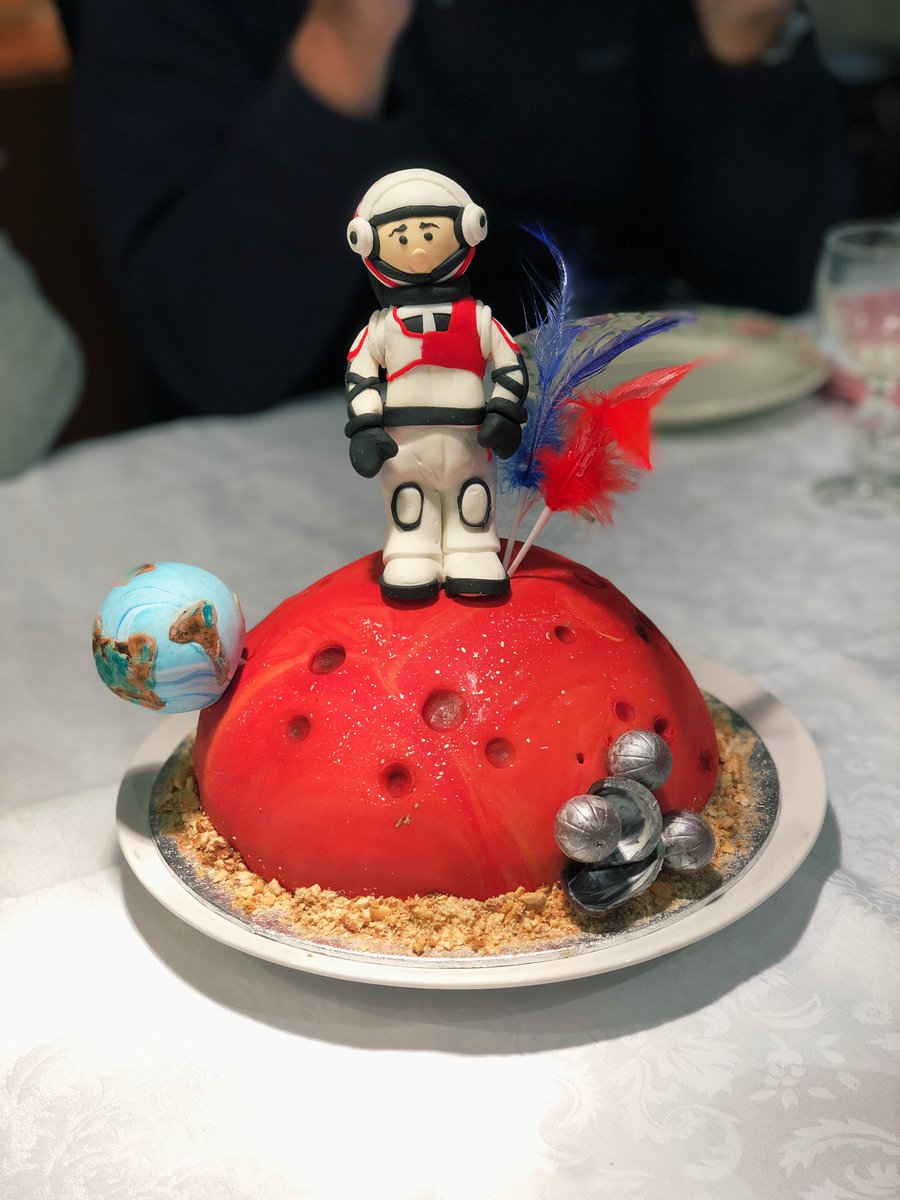 alfredgarcia's tweet photo. ¡Hoy me han hecho padrino de mi Vinyet! Me hace mucha ilusión y más aún cuando su padre, mi primo, es mi padrino! Se cierra el circulo. Espero que hayáis tenido un feliz #LunesDePascua. Mañana #SantJordi. ¡Nos vemos por Barcelona! https://t.co/Ea8EmdPcMR