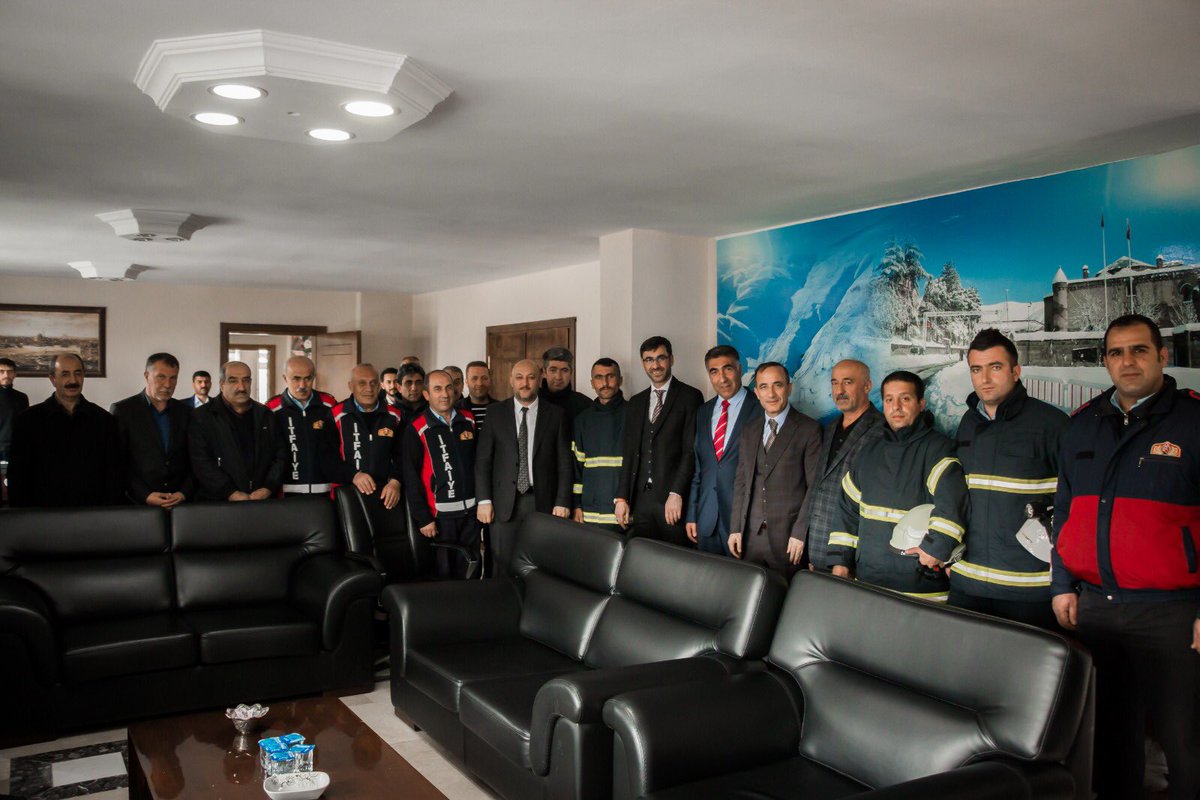 Bitlis Belediye Başkanımız Nesrullah TANĞLAY beyefendiyi makamında ziyaret ettik .