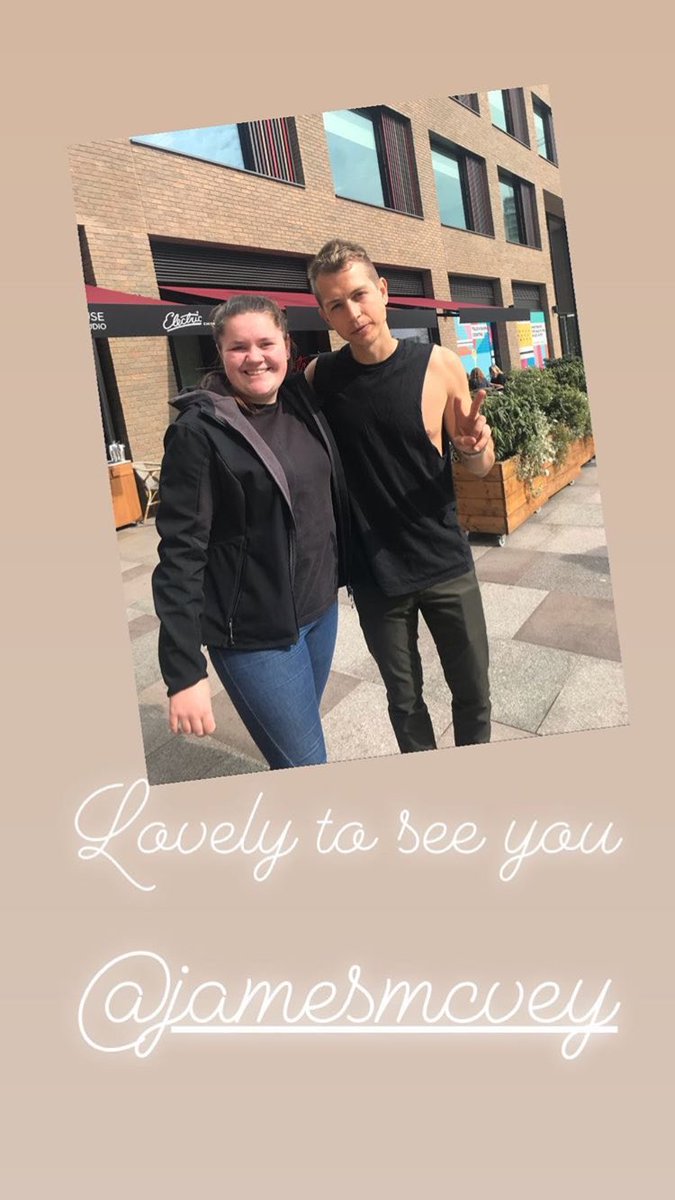 RubyMarlow6's tweet photo. So lovely to see you @TheVampsJames  thank you so much for stopping xxxx https://t.co/eql3bs5I6b