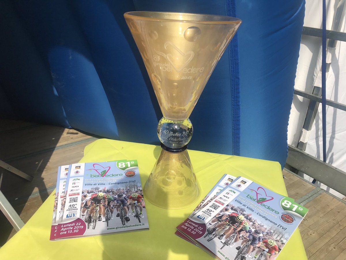 🏆  Stiamo per entrare nel vivo della corsa! Chi si aggiudicherà l’ambito trofeo? 

Seguici #LIVE: bit.ly/2IGLHhQ 👈🏻🚴