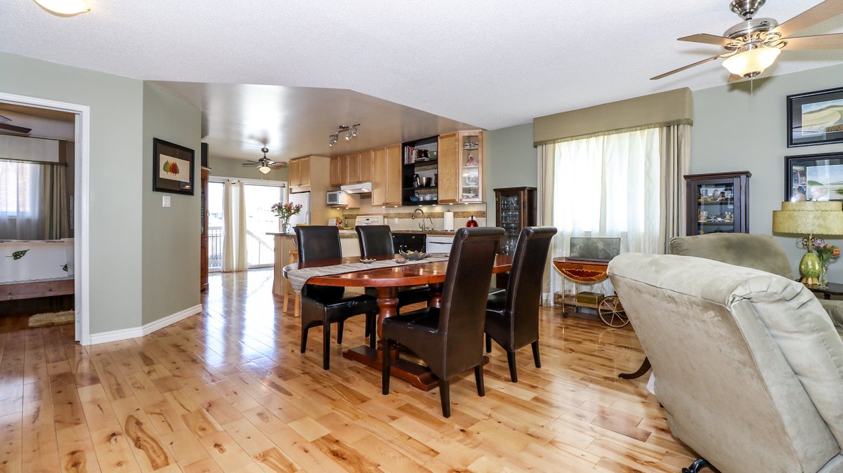 YourStreetUrWay's tweet photo. Hot new listing at 234 Country Lane in Barrie!. If you or someone you know is looking to move in with family..this may be the one for you! Call today for an appointment #buy #sell #barrie #realestate #yourstreet https://t.co/VF5fxUkKce