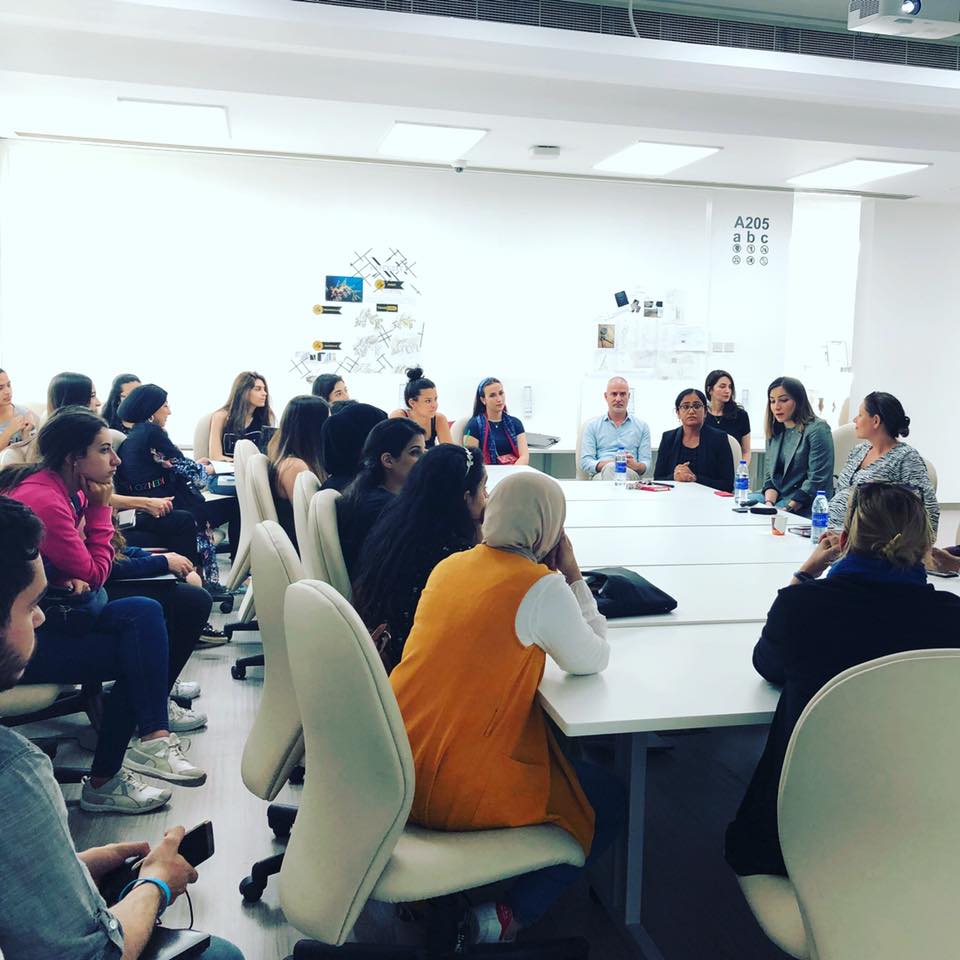 ServiceReviewed's tweet image. It was such a wonderful experience to talk to the students at the American University in Dubai Design, today! The initiative to invite students and meet industry experts is great and we are 100% behind such activities! #buildtheFuture #theFutureisToday  #servicexcellene #AUDbai