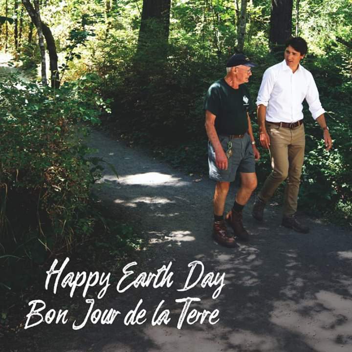 Posting Justin Tredau ah.Yok kurangin nyampah.Chérie dah pake bamboo straw n bawa tas belanja sendiri kl ke alpamart