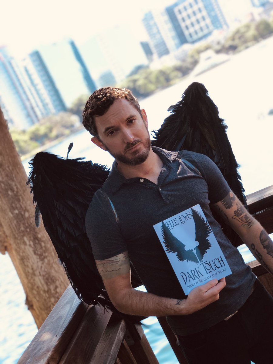 Elle_Lewis2's tweet photo. Get swept away into a new world... into a story shining with new supernatural creatures π€π€π€ #megaconorlando #cosplay #bookstagram #megafandays #DarkTouch #Blackrosewriting #urbanfantasy https://t.co/nZ8NfmYUwU
