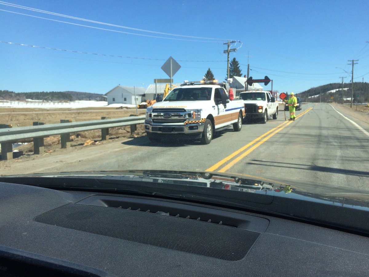 MartinGirardMTQ's tweet photo. Travaux et surveillance de la #R349 près de la Rivière -du-Loup par @Transports_Qc dans le secteur de Saint-Alexis-des-Monts et Saint-Paulin. #inondations https://t.co/m7yGw5RHL1