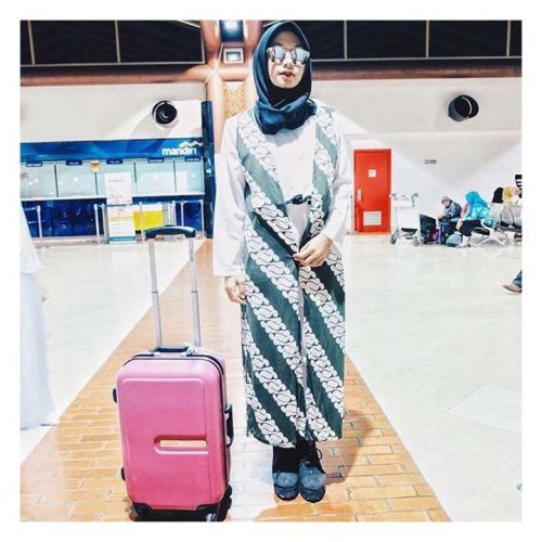 JKTFHouse's tweet photo. Wear this chic looking Batik Vest and you will be ready for some... https://t.co/jRbENEUC1Z https://t.co/66ZhK0bMD1