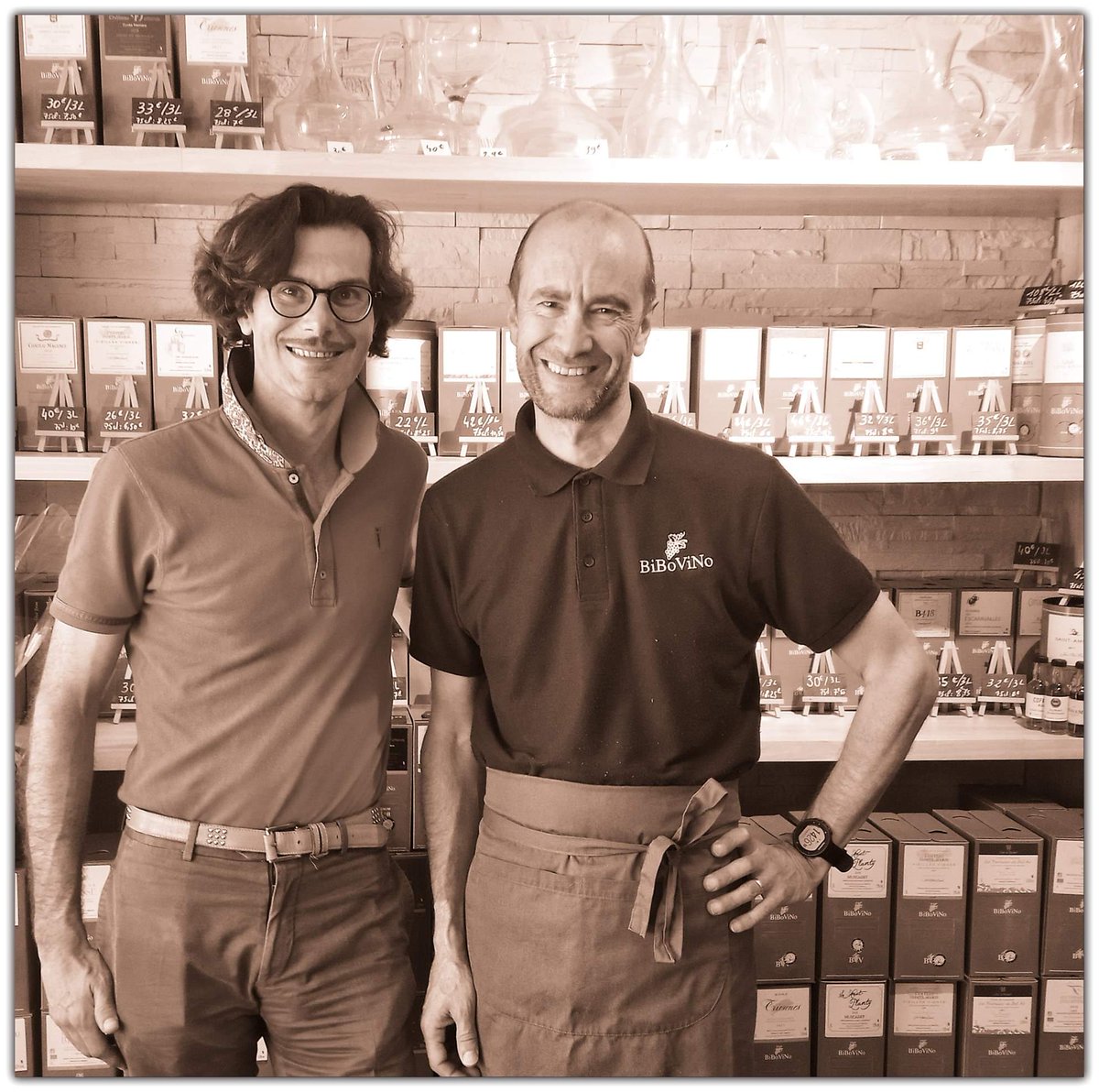 BiBoViNo85's tweet photo. Merci à notre vigneron Jean d'Antras, d'être venu se restaurer en famille samedi dernier 🍴🍷
Ce fut pour nous un grand plaisir.
Retrouvez ses crus en magasin au 6 place du marché - Bibovino La Roche sur Yon - Tél : 0 986 776 232 @chateau_magence #winelover #Bibovino #caviste https://t.co/j3WtxX9q1z