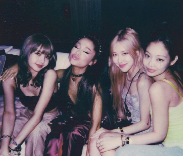 BLACKPINKcitou_'s tweet photo. cadê o edit com a jisoo, blinks? vocês já foram mais rápidos https://t.co/WFuxMfRJS7