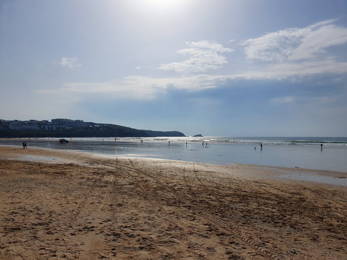 MJFSLtd's tweet photo. Evening surf at Fistral Bay
#CornwallDays https://t.co/25SrwYkCKA