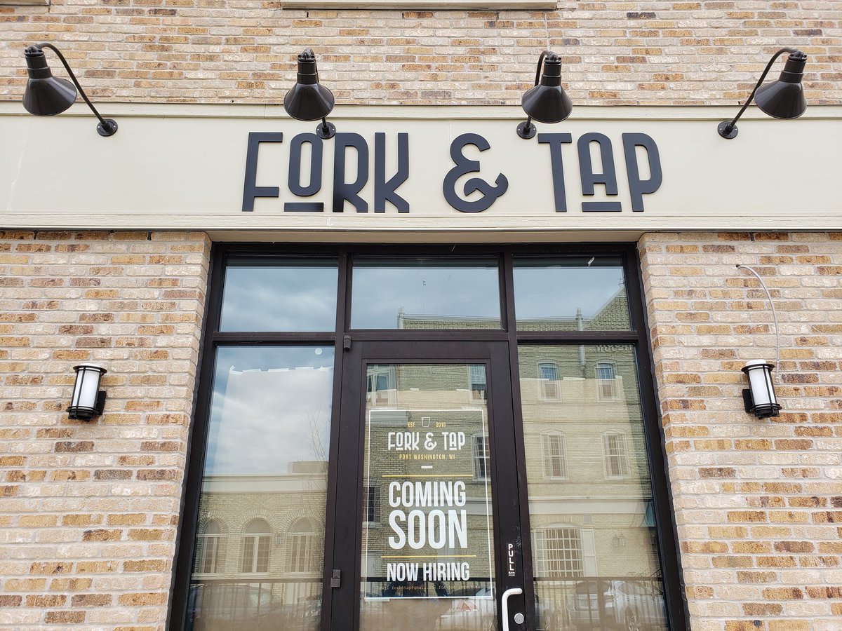 yellow_bellies_'s tweet photo. We have signs! @forkntap https://t.co/Tzr6p2gYAh