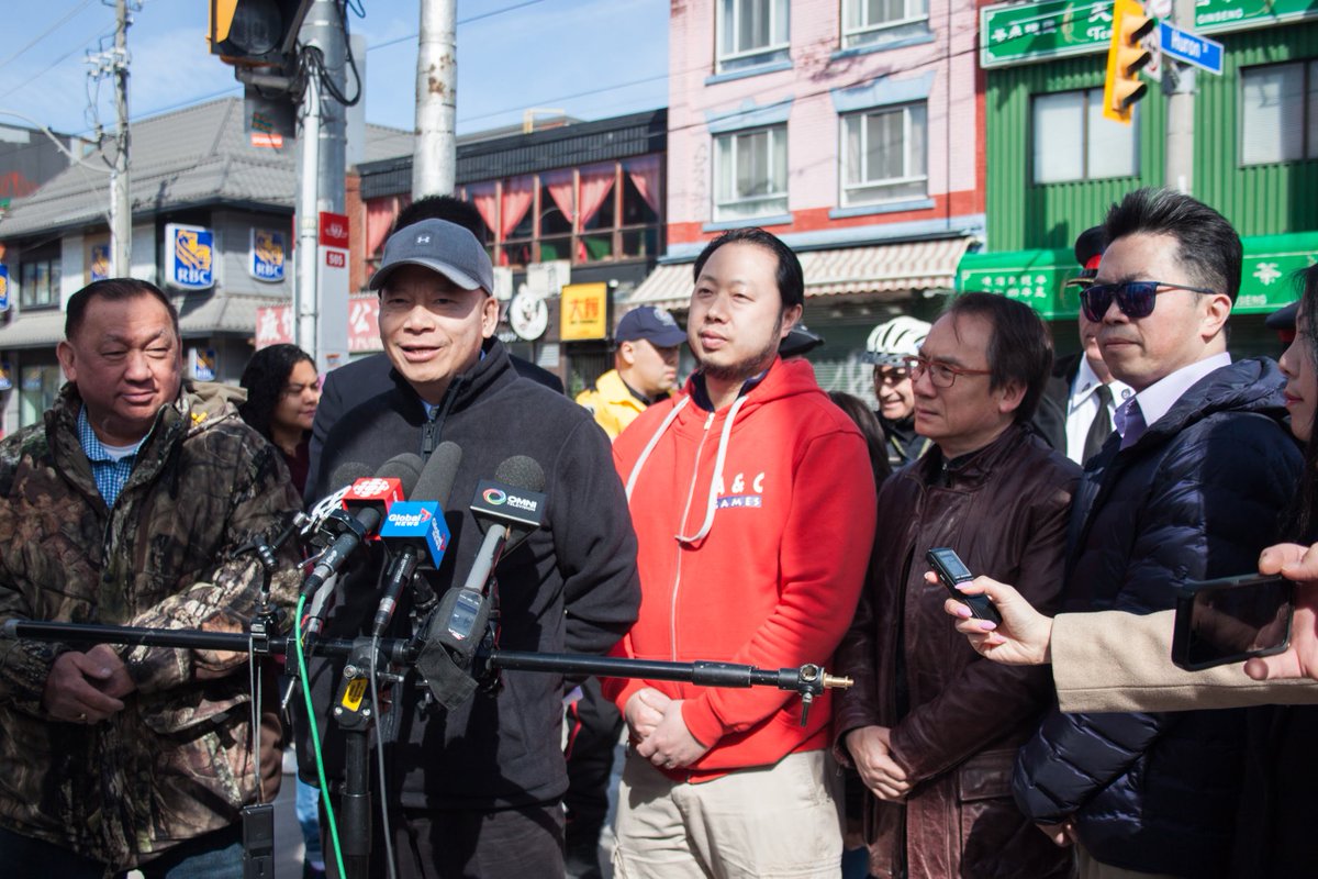 TOChinatownBIA's tweet photo. The #BlueHog ten-week program is starting today. During the project, there will be a higher presence from both 52 Divisions and 14 Divisions in the Chinatown Area. The Asian officers will be in the neighbourhood to break the language barriers. https://t.co/KNpIY0NBL3 https://t.co/tDTzxyRszo
