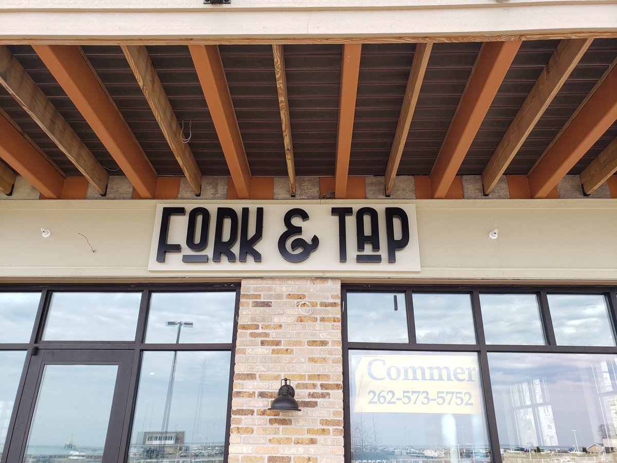 yellow_bellies_'s tweet photo. We have signs! @forkntap https://t.co/Tzr6p2gYAh
