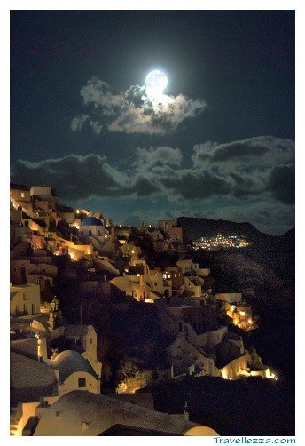 EliseSimms88's tweet photo. Moonlit Santorini, Greece https://t.co/Ubzopvp3mQ #travel #vacation #tourism https://t.co/JtcKVUy5Lb