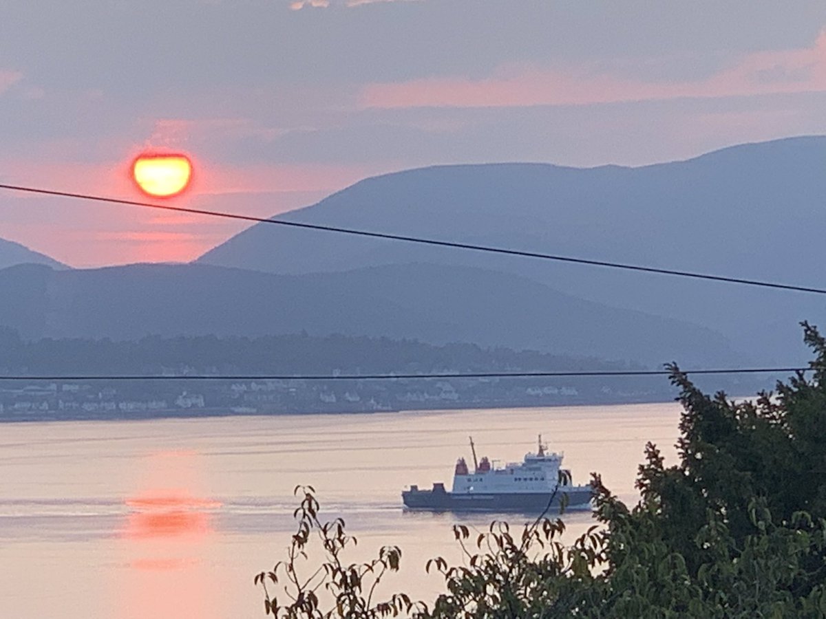 Chris_calmac's tweet photo. @CalMacFerries lovely pic of the MV Argyle sailing past in the sunset https://t.co/ptEQ7ux65m