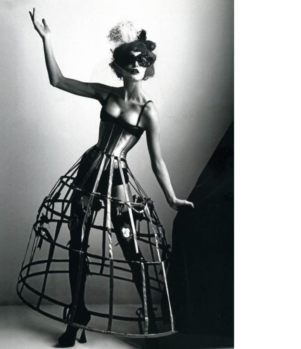 LeahCmillinery's tweet photo. Who could show us better than @KarlLagerfeld how 2 rock a mask? @saveveniceinc @Leahcmillinery as seen in @VOGUE_Germany #saveveniceball https://t.co/XuF1apvS55