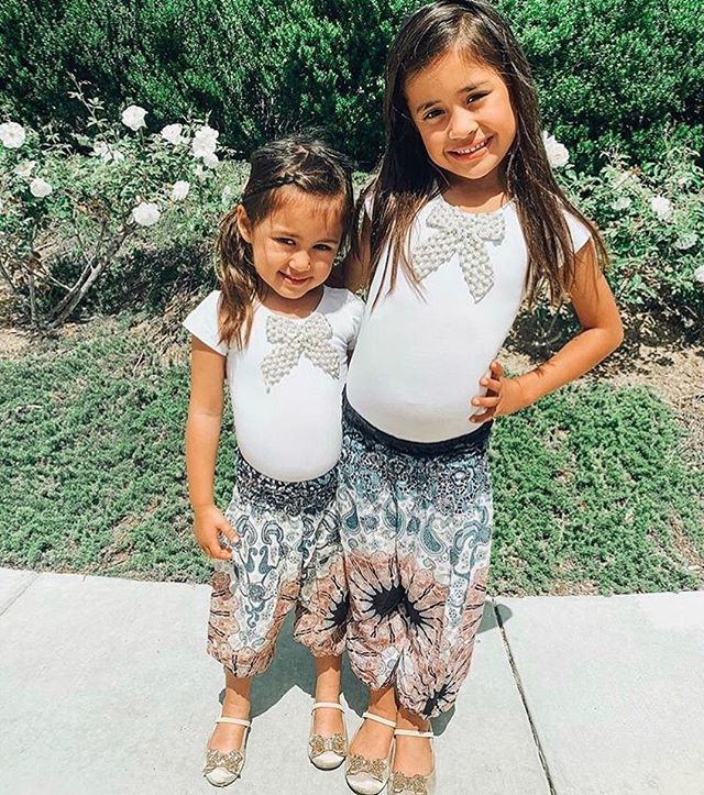 Which sisters DON’T want to match in Bohemian Island pants? 🤔😍
•
@averyluvsalex matching in the #WhiteMandalaPants 👖 Bohemianisland.com #BohemianIslandKids
•
Tag someone you’d like to match with! 👇🏼 bit.ly/2UQqU2u