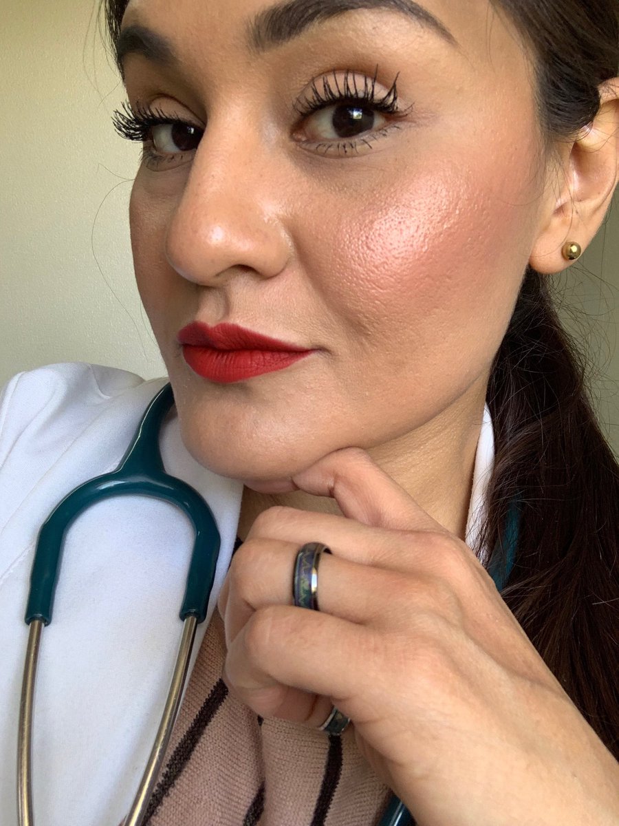 grisis05's tweet photo. Pues si, la máscara de pestañas de @yuyacst ¡es la mejor! #FelizLunes #lashes #workinggirl #republiccosmetics https://t.co/UjZZnLmn2v