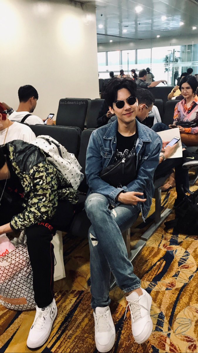 holdmetight84's tweet photo. Daddy Tae 💕💕
#taedarvid 
#เต้ติสชีวิตโลเทค 
#taedarvidinmyanmar 
#SBFIVEinMyanmar 
#sbfivedebutconcert https://t.co/ysU4xnR4zQ