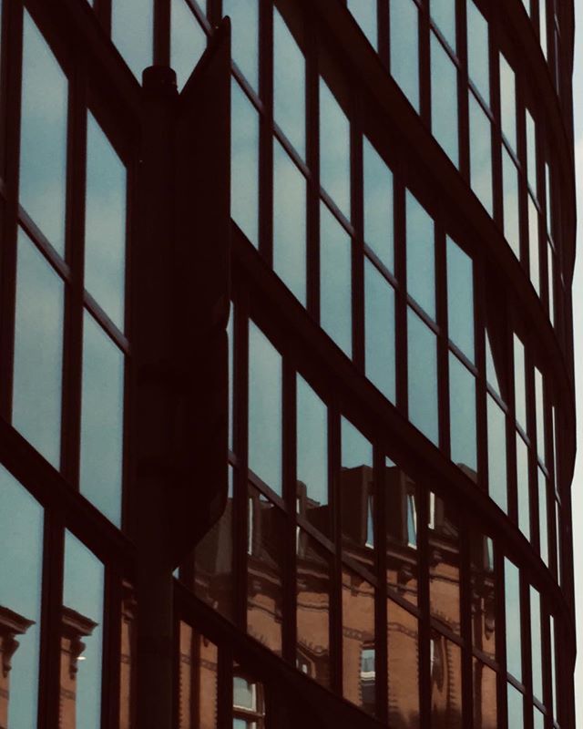 Sibilcita's tweet image. #hamburg_city
#reflection #urbanreflection #streetphotography #ig_treasures #transfer_visions #urbanphotography #urbanabstractions #urbanexploration #urbanlandscape #jj_streetphotography #visualart #jj_mobilephotography #abstractconcrete #tv_pointofview … bit.ly/2Dq96Ri